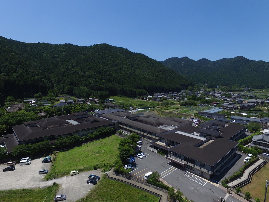 京都大原記念病院上空から見通す大原
